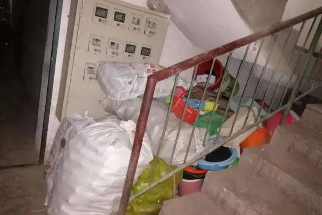 為什么配電箱里不能放雜物<strong></p>
<p>配電箱
</strong>？:配電箱
