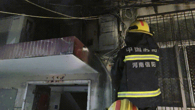 事發(fā)信陽<strong></p>
<p>電表計量箱</strong>，電表箱突然“發(fā)火”:電表計量箱